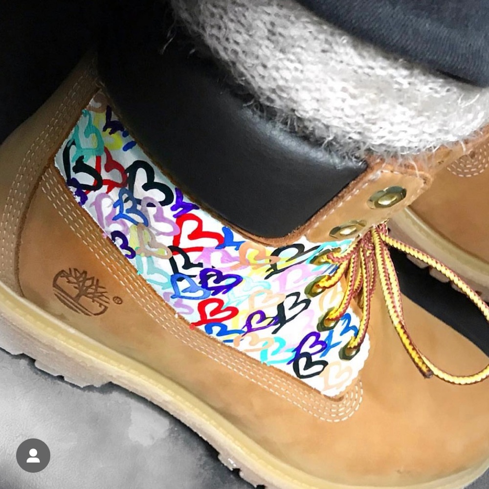 Classic Timberland Boots Heart Design - Picture 2 of 15